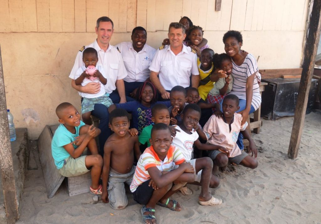 Pilot children gabon